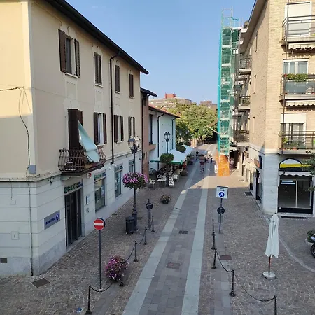 Intero Forum E Metro Milanofiori Lägenhet